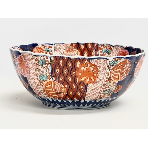 150 - A large late 19th century Japanese, late Meiji period bowl in the Imari pattern. Circa 1880. 30x12cm