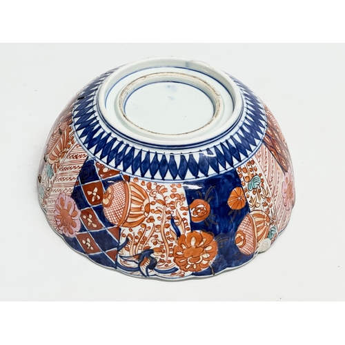 150 - A large late 19th century Japanese, late Meiji period bowl in the Imari pattern. Circa 1880. 30x12cm