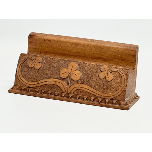 249 - A desktop rack with Irish clover motif. Written ‘Reg Major Made This’ 16.5x7cm