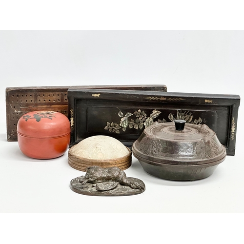 253 - A sundry lot. A 1930’s Bakelite powder box. An early 20th century Japanese red lacquered box. A Libe... 