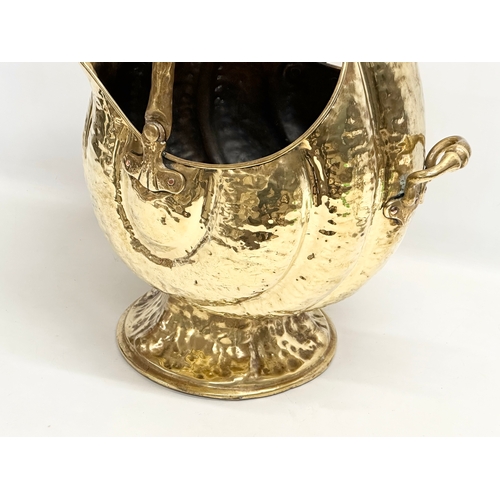 257 - A large Victorian brass coal scuttle. 46x32x56cm