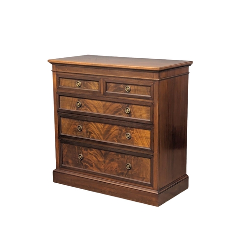 1021 - A good quality Victorian style mahogany chest of drawers with brass ring handles. 107cm x 54cm x 107... 