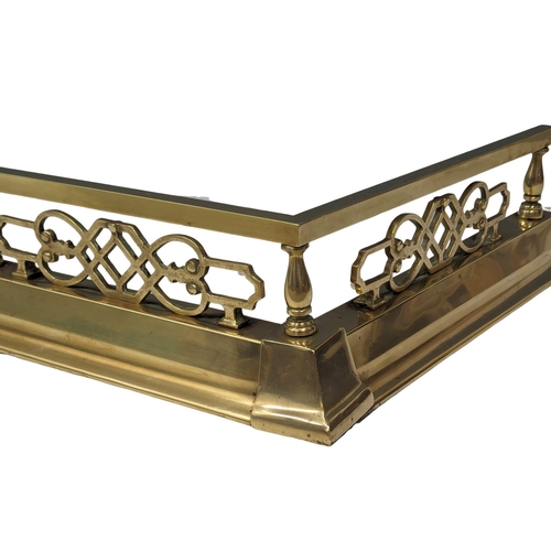 209 - A Victorian pierced brass extendable fender. Extended outside 163.5x43.5x13.5cm, extended inside 153... 