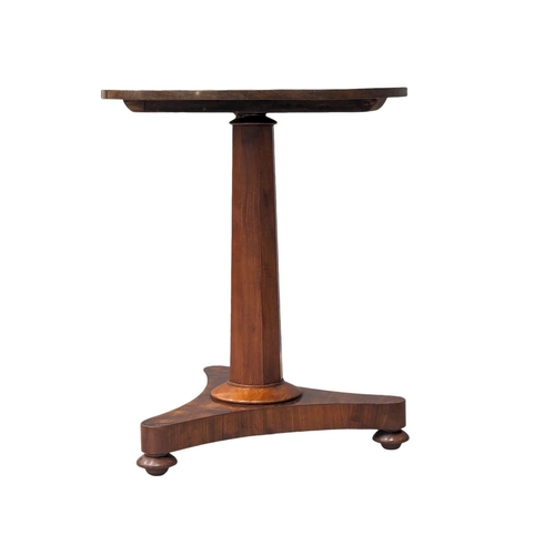 956 - A William IV mahogany pedestal lamp table. 44x52.5cm