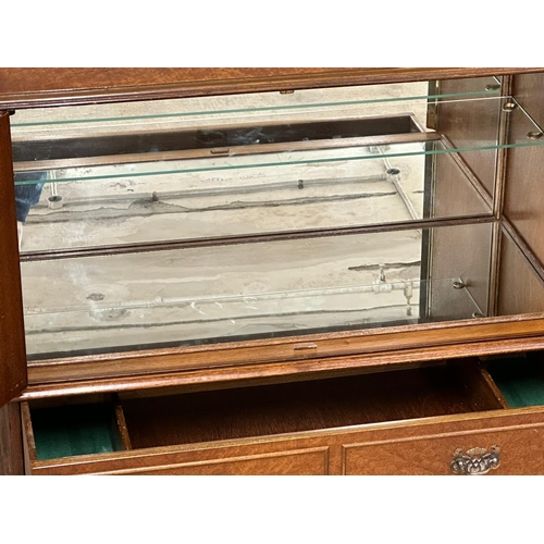 960 - A 1950’s Georgian style Burr Walnut cocktail cabinet with Queen Anne legs. 80x39x103cm