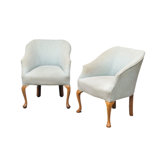 961 - A pair of good quality vintage tub chairs.