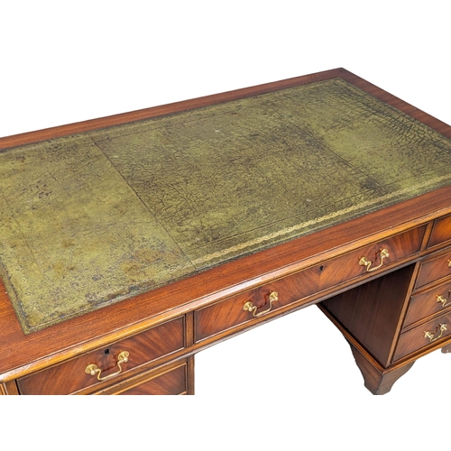 964 - A large Georgian style mahogany pedestal writing desk with leather top. 153x90x79cm