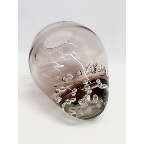 41 - A large vintage Murano Art Glass vase. 17.5x24cm