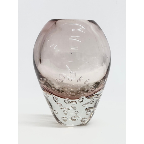 41 - A large vintage Murano Art Glass vase. 17.5x24cm
