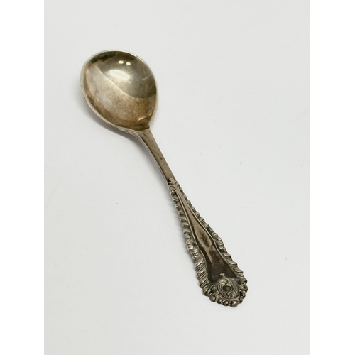 412 - 3 pieces of silver. An Irish silver spoon, Dublin mark, 6.33 grams. A sugar pot, Birmingham mark, 27... 