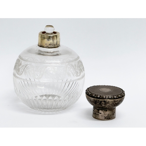 415 - An early 20th century silver mounted and etched glass perfume bottle/scent bottle, by Mappin & Webb.... 