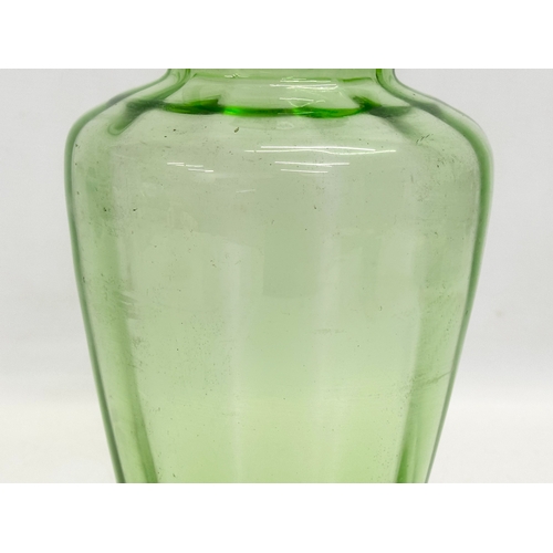 63 - A large early 20th century glass vase. Circa 1930. 17x26cm
