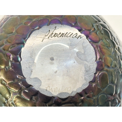 64 - A Phoenician Glass Iridescent bowl. Malta. Late 20th century. 1980-1990. 14x12cm