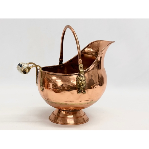 398 - A selection of vintage copper ware. An Art Nouveau style jardiniere 13x12cm. A small Victorian style... 