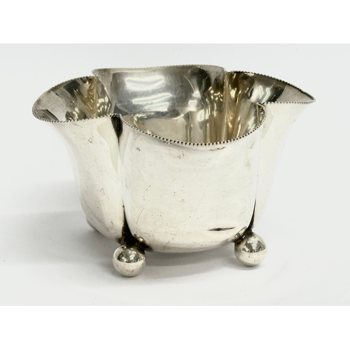 431 - A Horace Woodward & Co Ltd silver sugar bowl and matching cream jug. Circa 1893-1919. London. 133.78... 