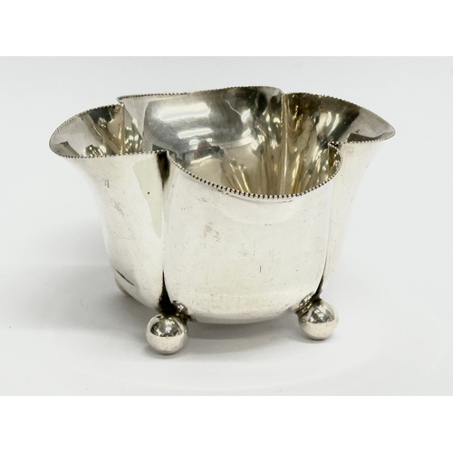 431 - A Horace Woodward & Co Ltd silver sugar bowl and matching cream jug. Circa 1893-1919. London. 133.78... 