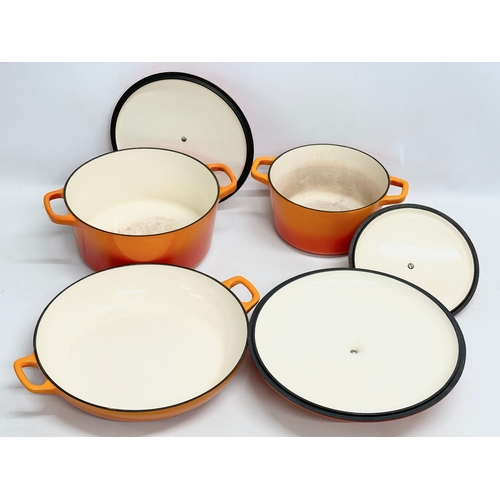 194 - 3 cast iron Mid Century style casserole pots and pans with covers. No names. 38x31cm. 32x26x20cm. 28... 