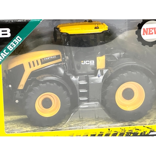 612 - A new Britains JCB Fastrac 8330 tractor with box. 25x13x16cm