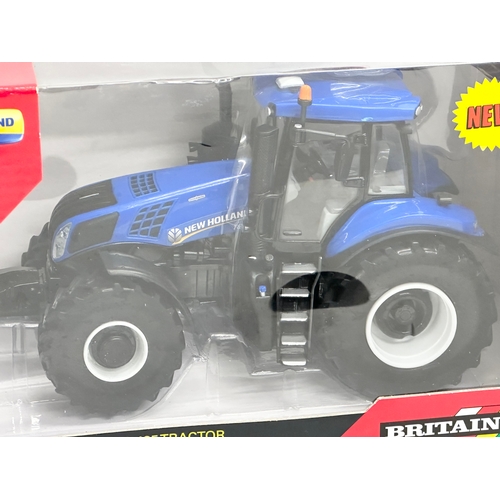 614 - A new Britains New Holland T8.435 Tractor with box. 25x13x16cm