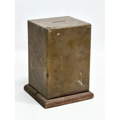 169 - A late 19th/early 20th century brass money bank safe. 12.5x12x17cm