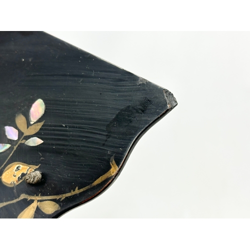 305 - A late 19th century Japanese lacquered wall bracket with Mother of Pearl and hand painted gilding. 4... 