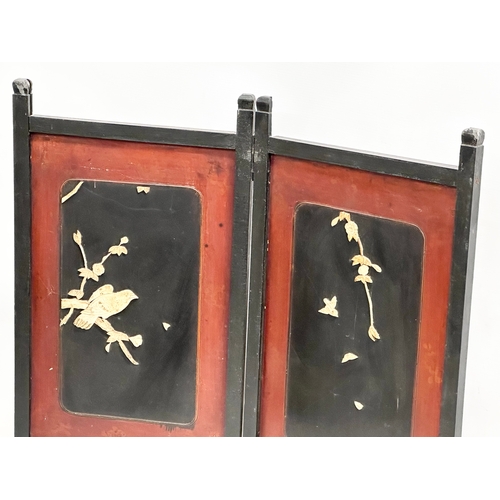 311 - An early 20th century Japanese tabletop 2 tier screen. 64.5x69cm.