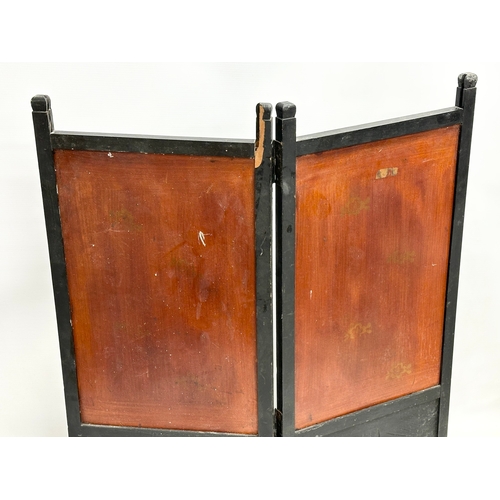 311 - An early 20th century Japanese tabletop 2 tier screen. 64.5x69cm.