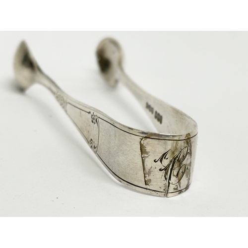 470 - An early 20th century W.S. Savage & Co silver sugar tongs. Sheffield, 1922. 27.25 grams.