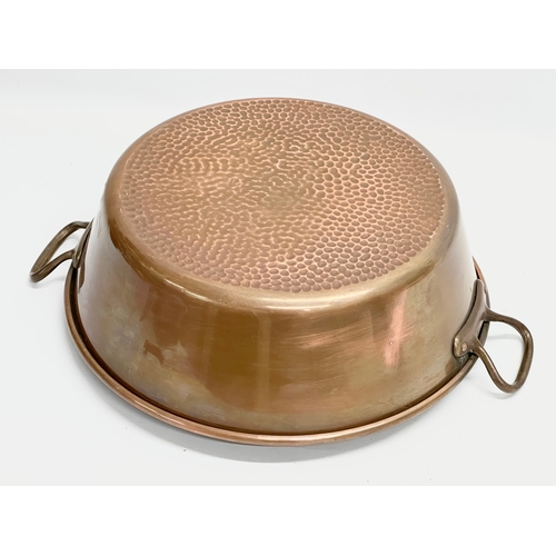 343 - An early 20th century copper jelly pan/jam pan. 45x37x13cm