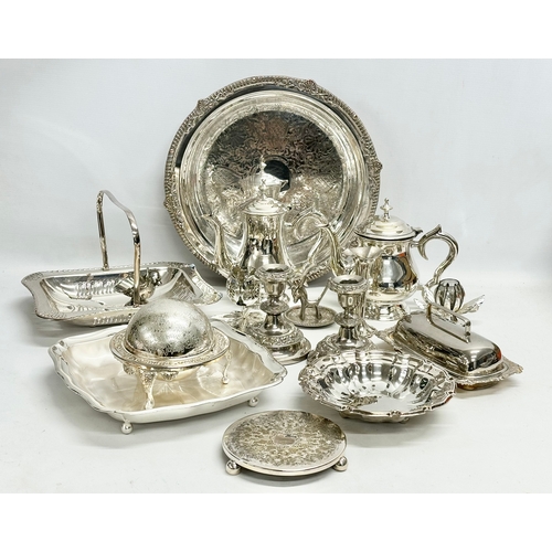 336 - A collection of vintage silver plate/EPNS.