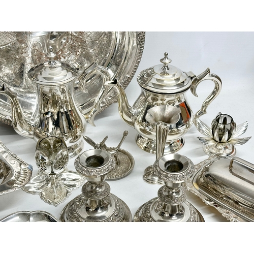 336 - A collection of vintage silver plate/EPNS.