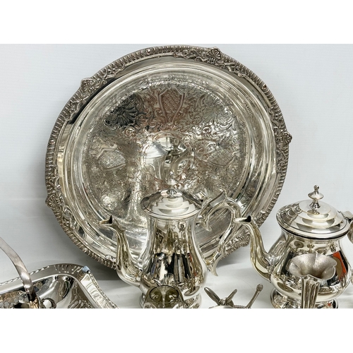 336 - A collection of vintage silver plate/EPNS.