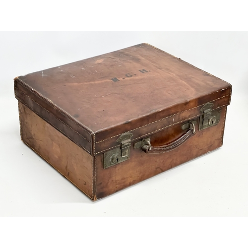 321 - A good quality Victorian leather vanity case. 43x38x19.5cm