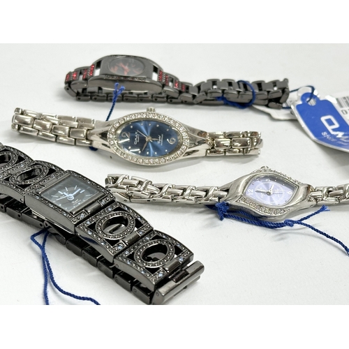 496 - 4 new Dmax watches.