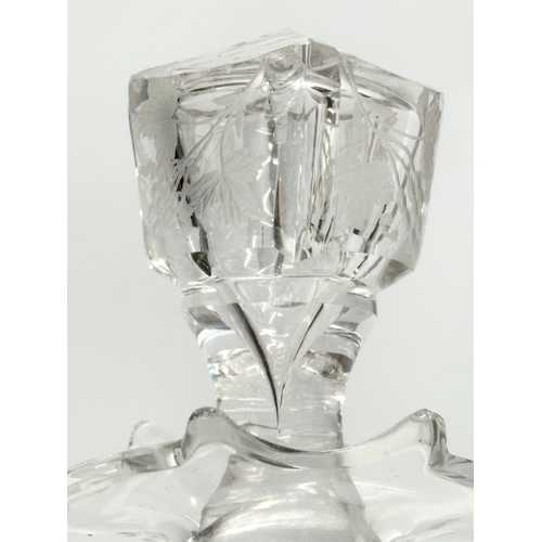 135 - A good quality early 20th century etched glass decanter with stopper. Decorated with leaves andgrape... 