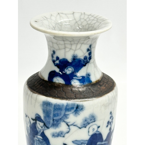 225 - An early 20th century Chinese crackle glazed vase. 10x20cm