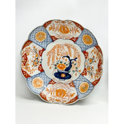 326 - A pair of large early 20th century Japanese Imari chargers/bowls. Late Meiji. Circa 1900. 31x5.5cm