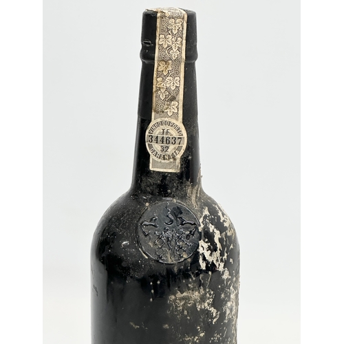 402 - A bottle of Fonseca’s Finest 1977 Vintage Port. 75cl.