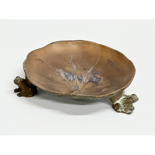 271 - An early 20th century McClelland Barclay bronze Lily Pad dish with frog feet. 13x12cm