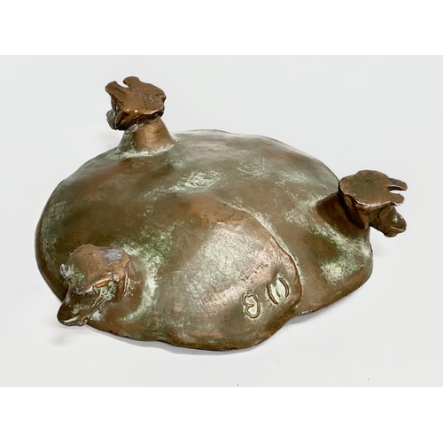 271 - An early 20th century McClelland Barclay bronze Lily Pad dish with frog feet. 13x12cm