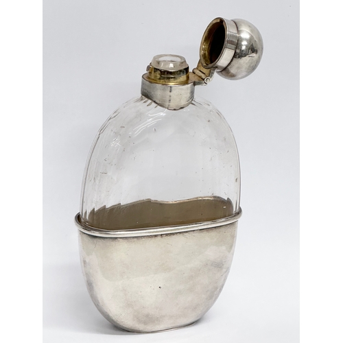 255 - A good quality late 19th century Mappin & Webb silver plated hip flask. Circa 1890-1900. 14.5cm