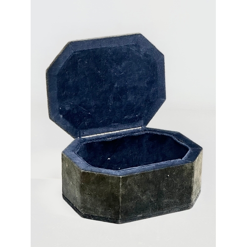 60C - An early/mid 20th century silver mounted trinket box. Circa 1930-1950. 16x12x7cm