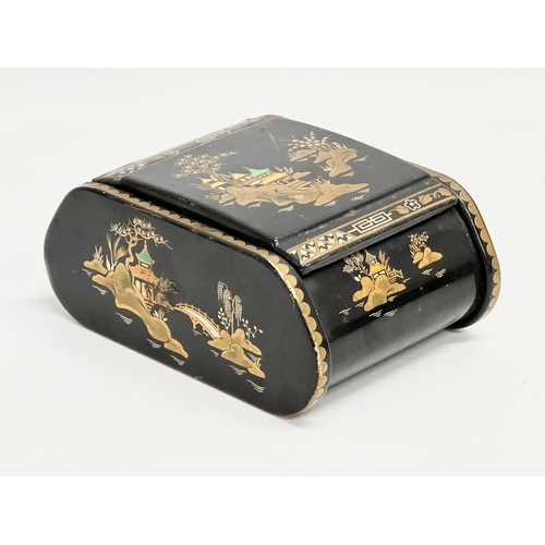 275 - An early 20th century Japanese style hand painted lacquered cigarette box. 12x9x5.5cm