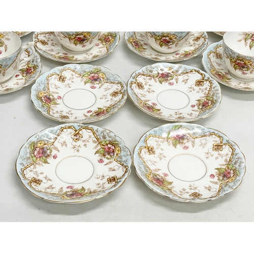 334 - An early 20th century 34 piece English tea service. Circa 1900-1920.