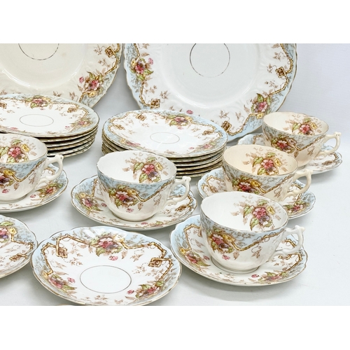 334 - An early 20th century 34 piece English tea service. Circa 1900-1920.