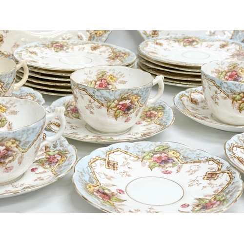 334 - An early 20th century 34 piece English tea service. Circa 1900-1920.