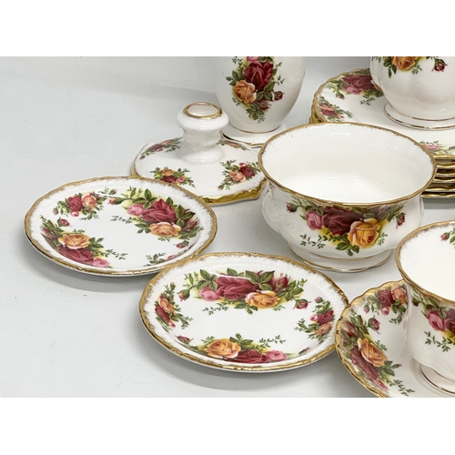 275B - A 25 piece 1962 Royal Albert ‘Old Country Roses’ tea set. Rose vase 19cm. A sugar jar with lid and s... 