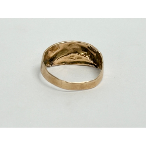 512 - A late 19th century Nathan Brothers 9ct gold ring. 1.29 grams. Size J.