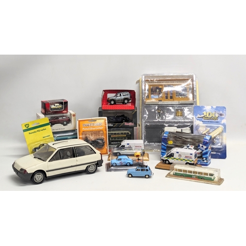 712 - A collection of model cars