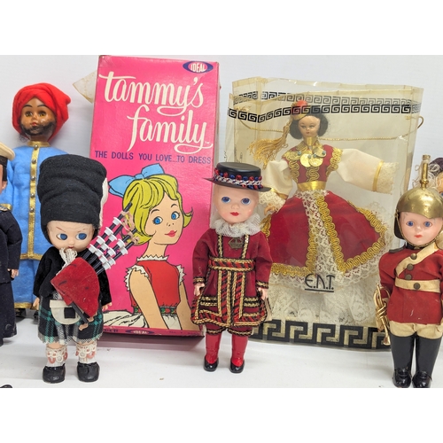 752 - A collection of vintage dolls